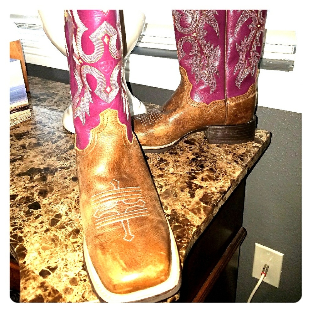 🎉HOST PICK 2/19/18🎉 Ariat Plum Tombstone boots!